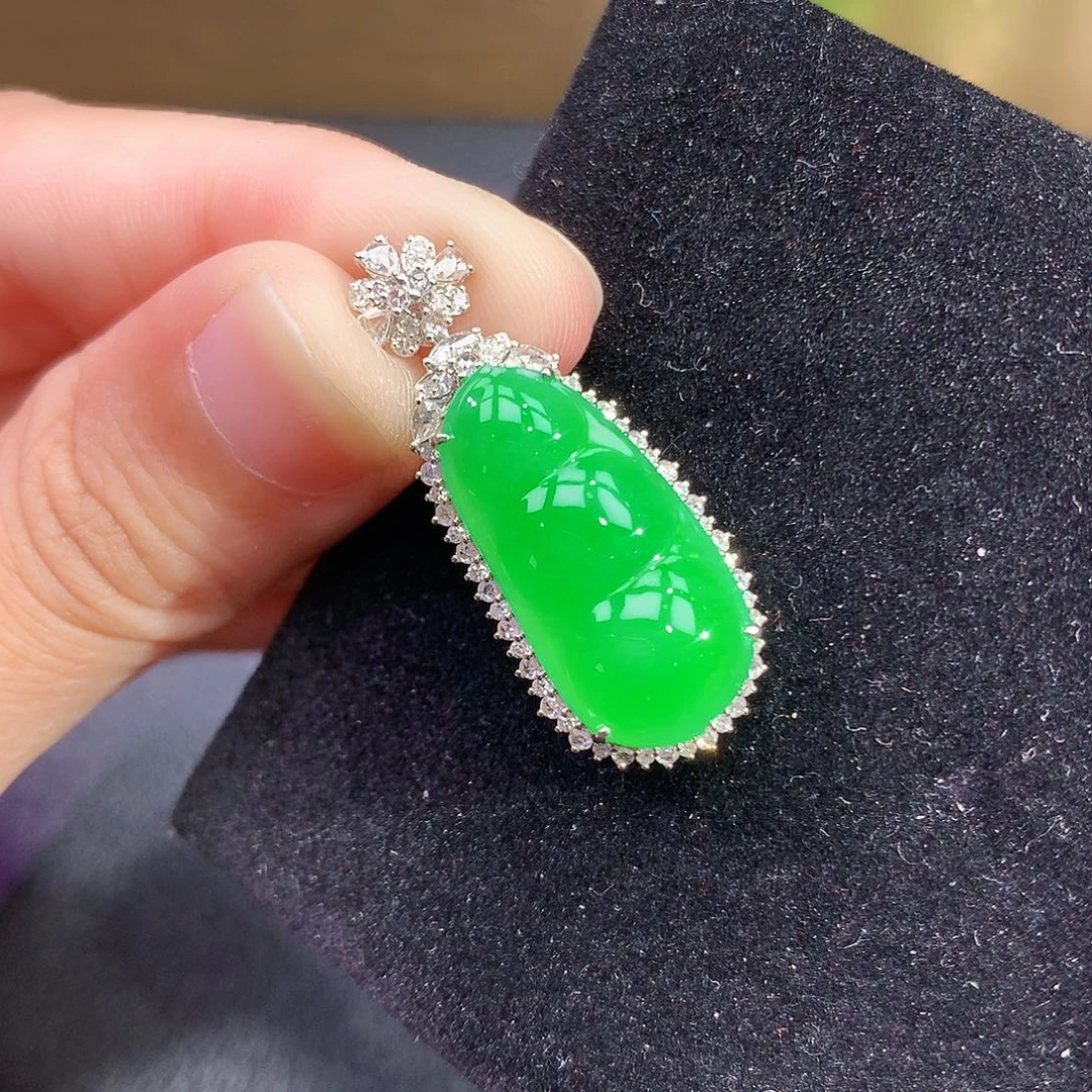 翡翠18K金镶嵌颈饰
