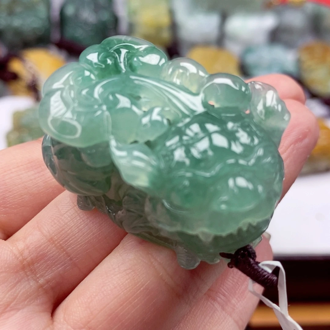 翡翠颈饰未镶嵌翡翠