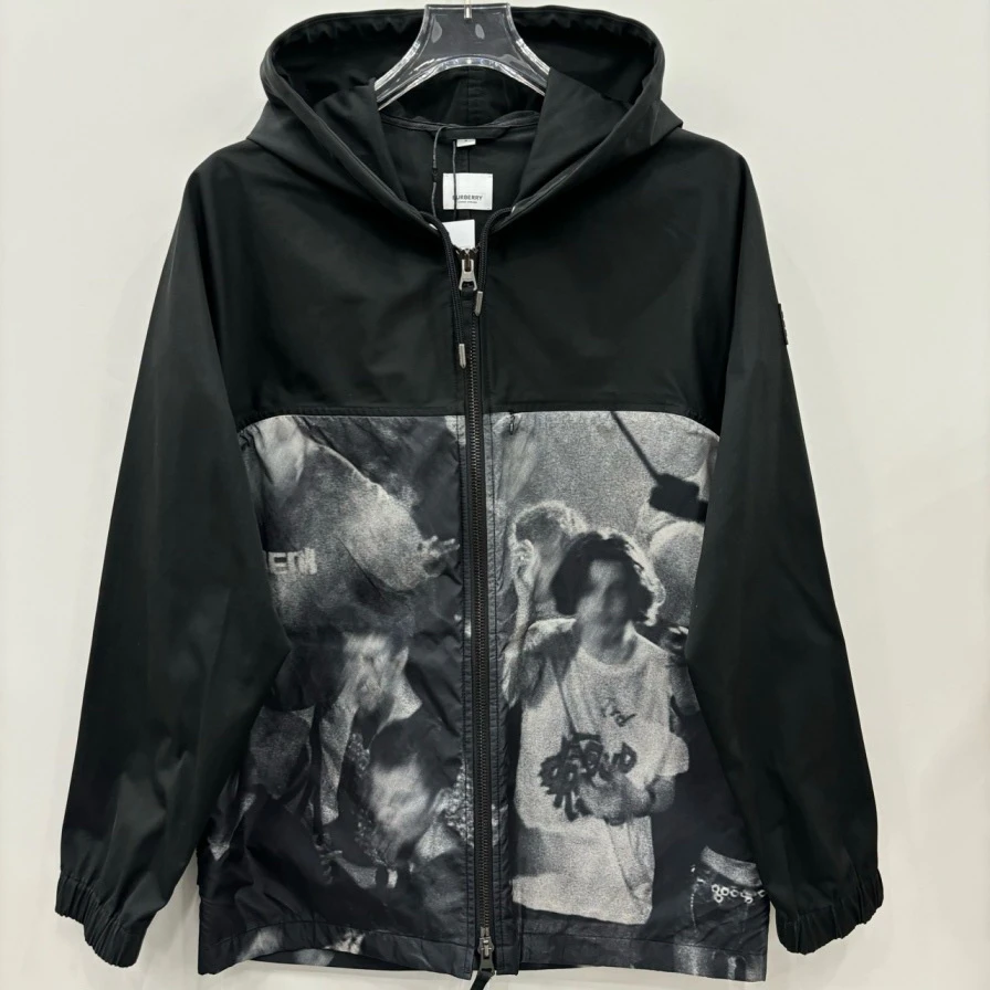 99新 BURBERRY/博柏利 相片印花运动连帽夹克外套/尺码S/编号6802