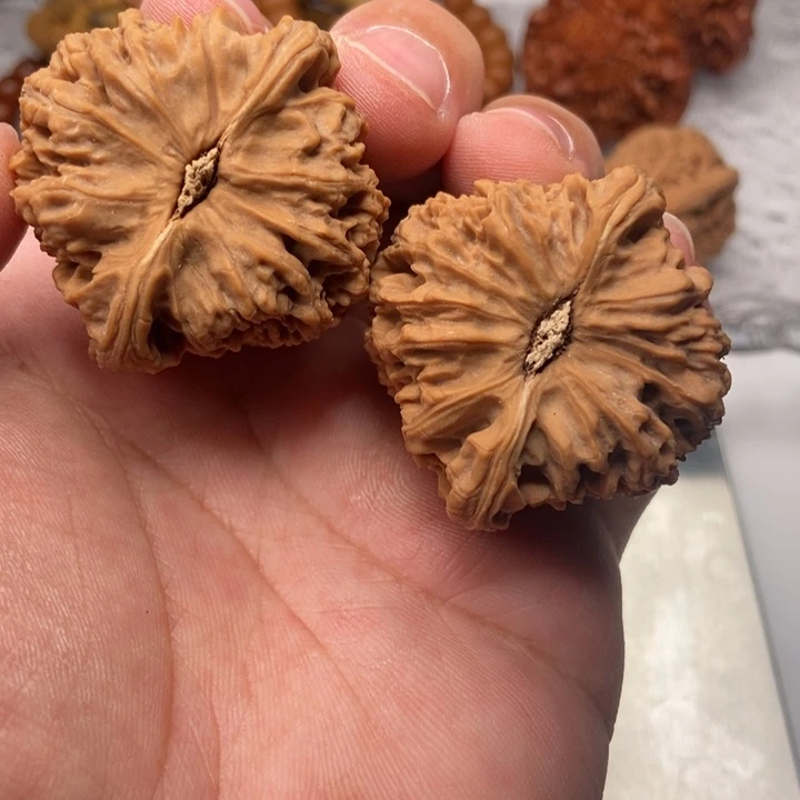 文玩核桃把件久**逢南疆石