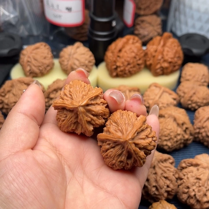 吊坠文玩核桃三棱文山37