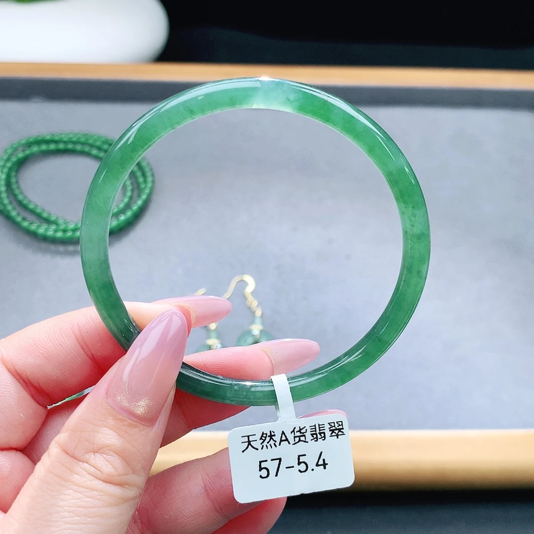 未镶嵌手镯（圆镯）翡翠