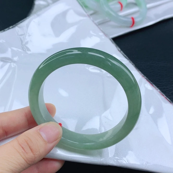 翡翠手镯未镶嵌57+满绿翡翠手镯