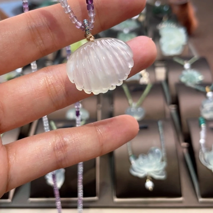 蛇纹石玉未镶嵌颈饰