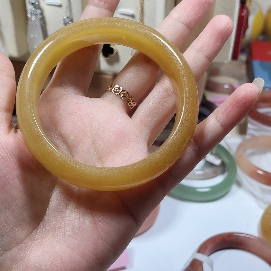 未镶嵌手镯石英质玉
