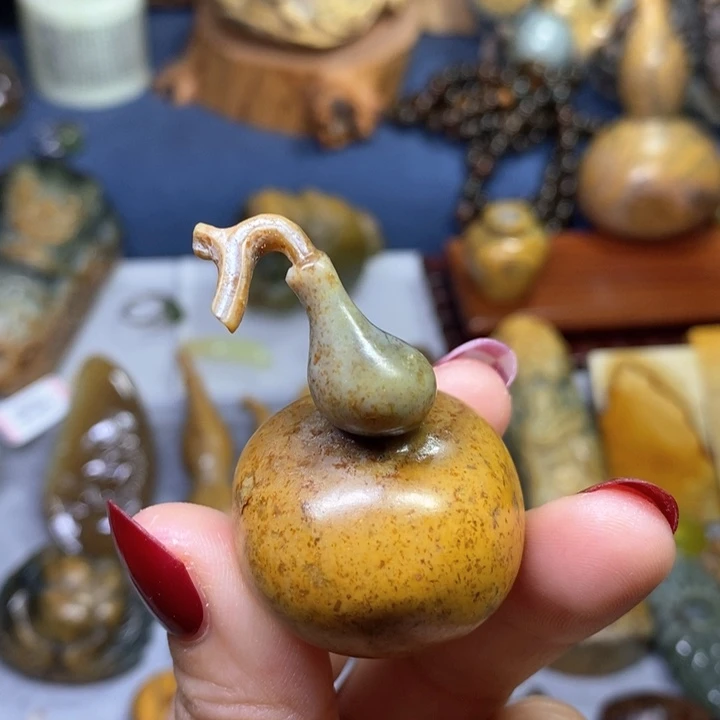 岫岩河磨玉（透闪石质玉）葫芦把件未镶嵌