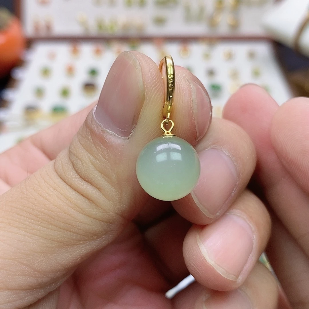 L***T和田玉银S925镶嵌耳饰