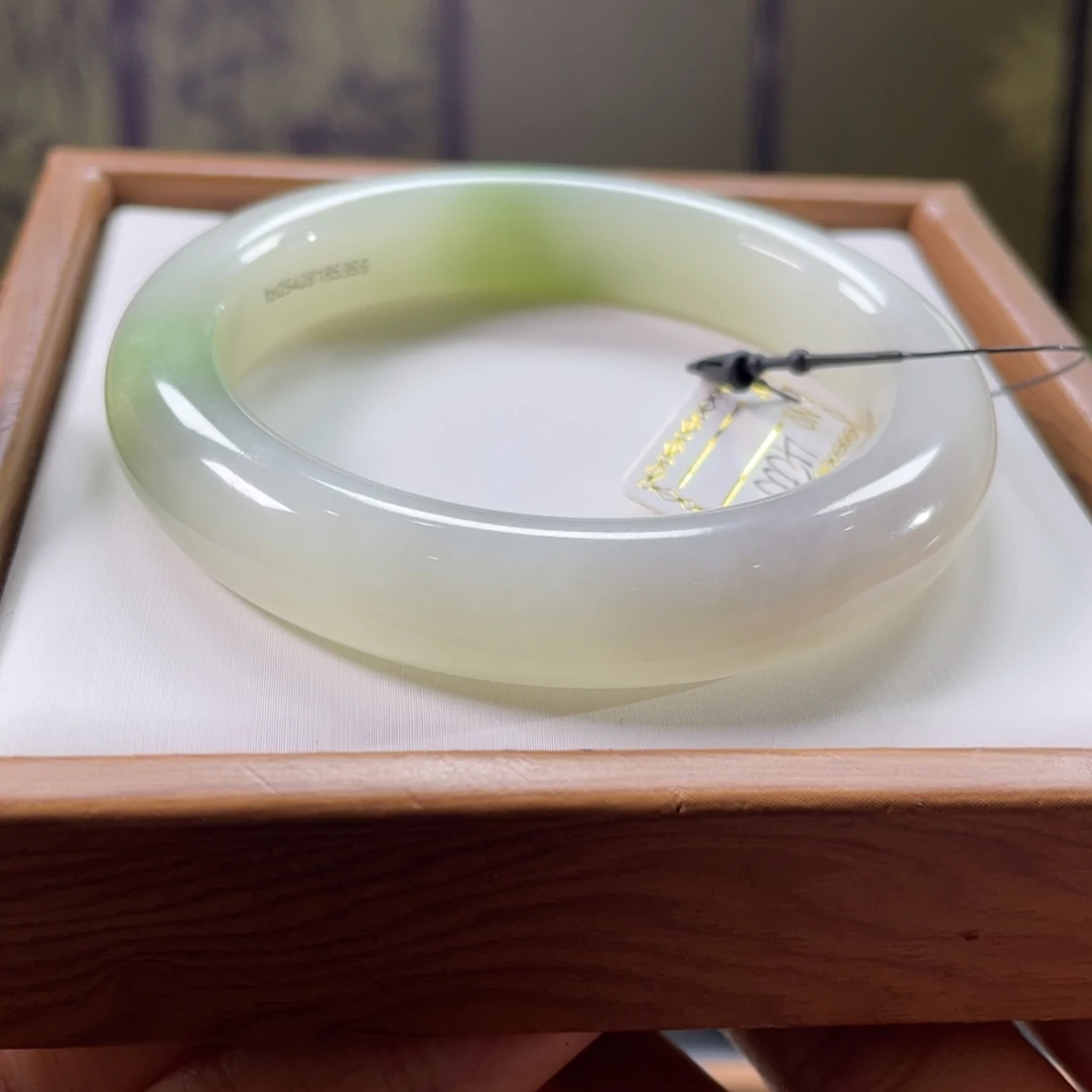 和田玉未镶嵌手镯54圈