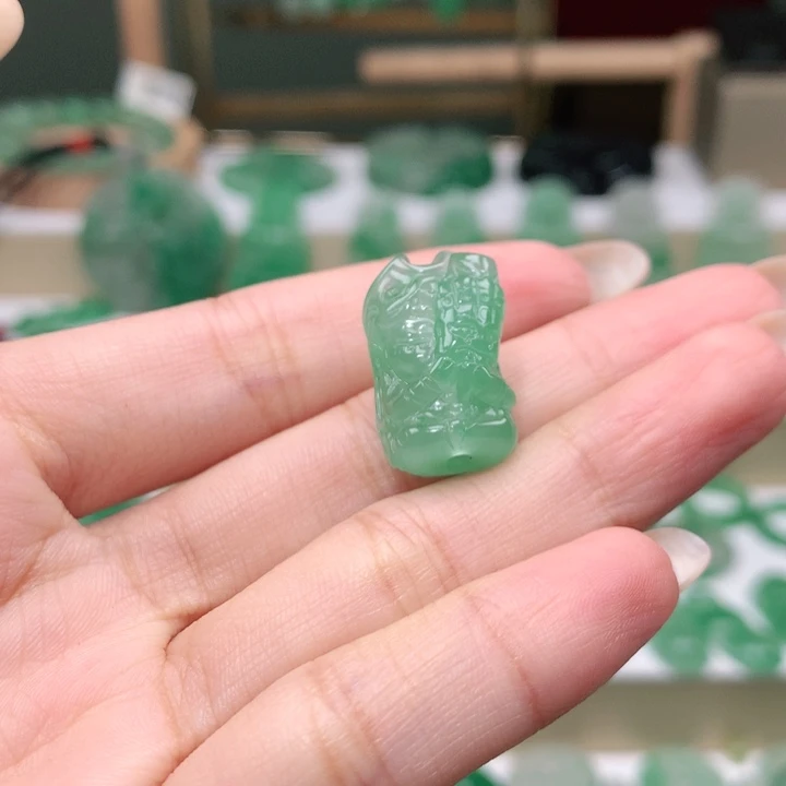 颈饰未镶嵌石英质玉B****猪