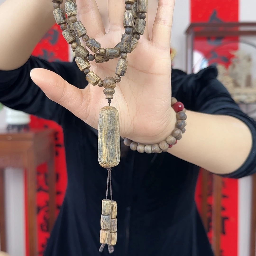 沉香手串海南绿棋结红油多圈随型手链加平安无事牌0.8