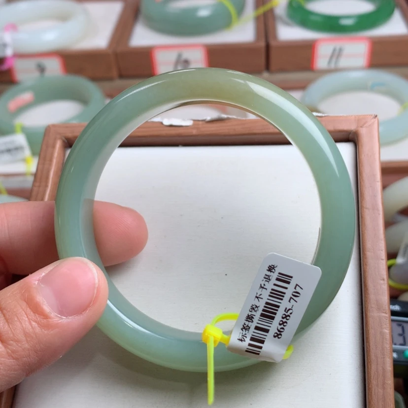 【闪购商品】和田玉手镯未镶嵌57.8