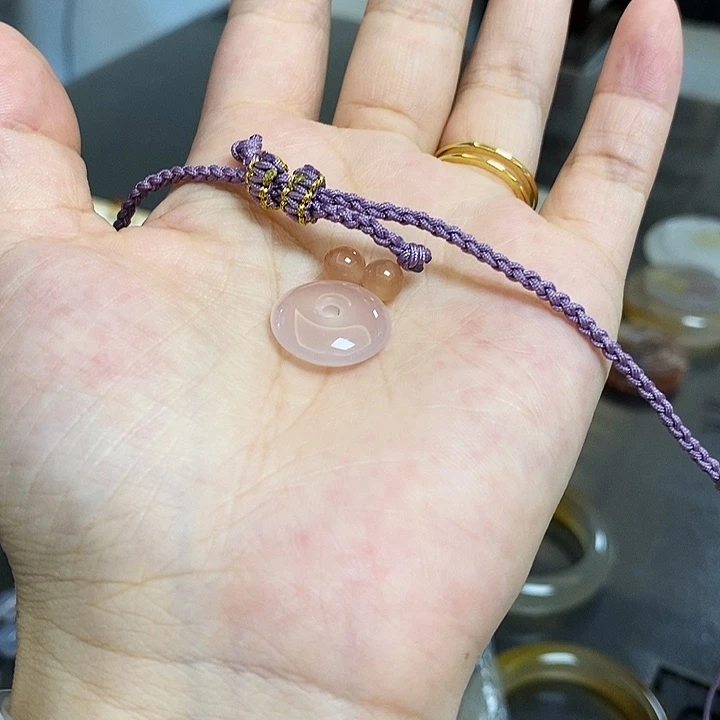 玛瑙/玉髓未镶嵌珠宝半成品开*兔