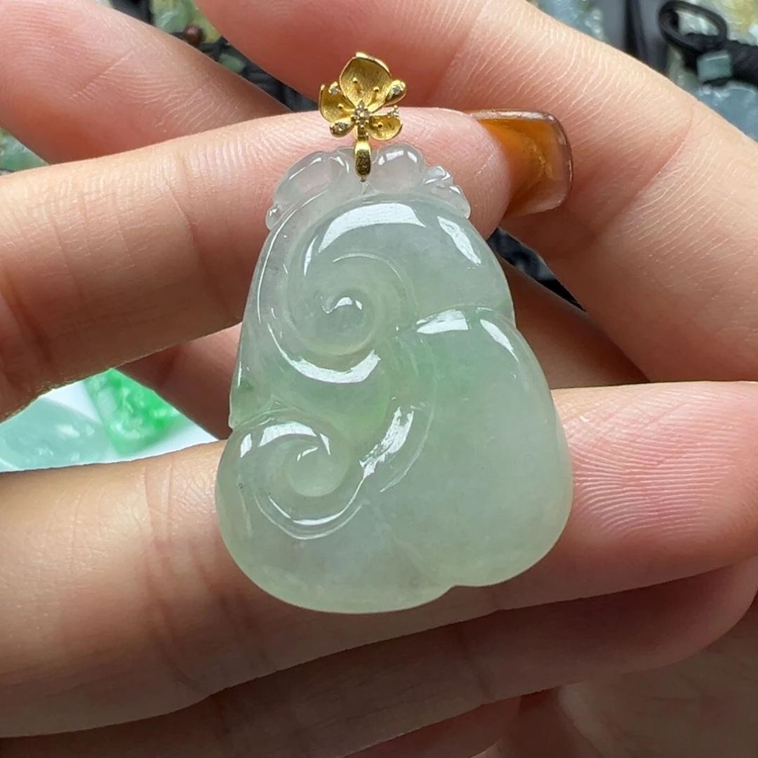 翡翠18K金镶嵌颈饰如意