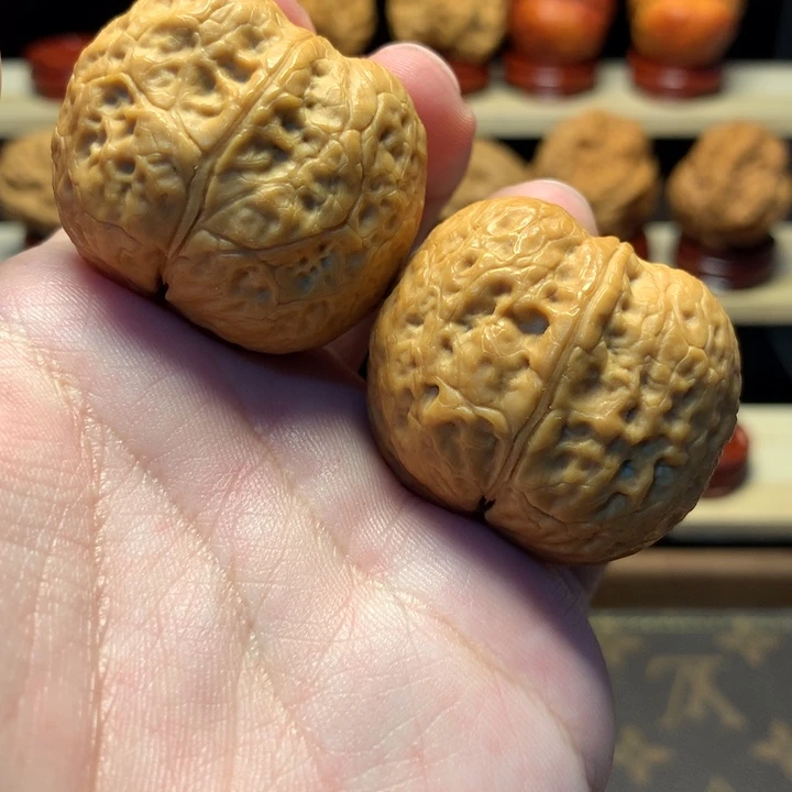 東***方文玩核桃把件38方尊