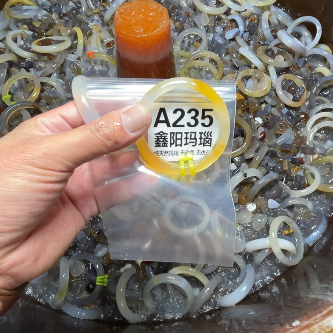已***置玛瑙/玉髓未镶嵌手镯235