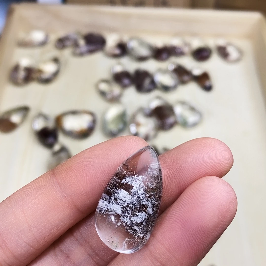 未镶嵌颈饰水晶蜡****番水晶