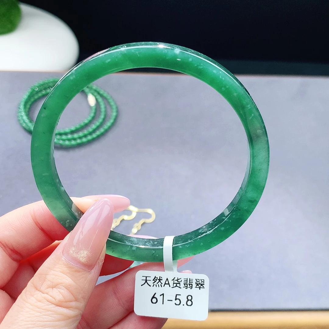 未镶嵌手镯（圆镯）翡翠