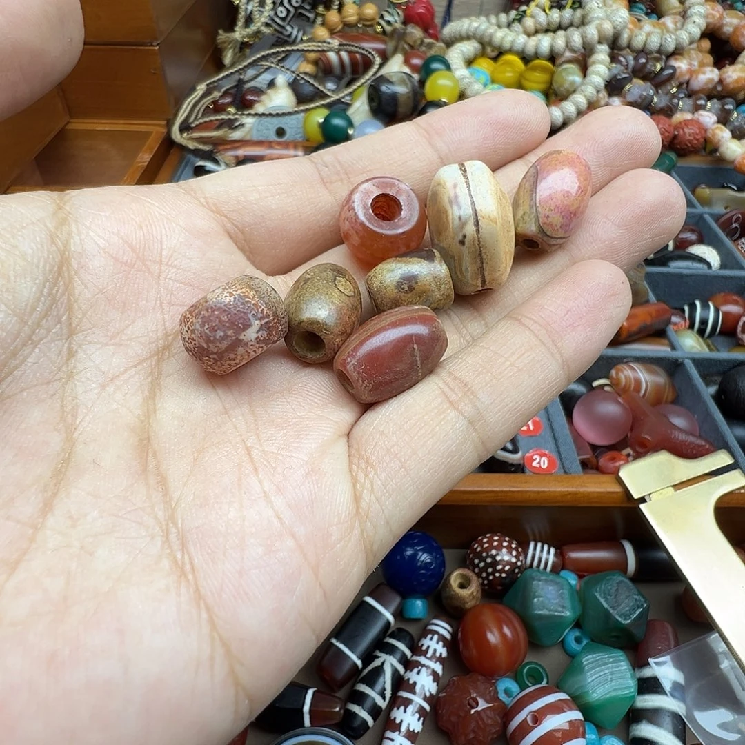 自***风玛瑙/玉髓未镶嵌珠宝半成品