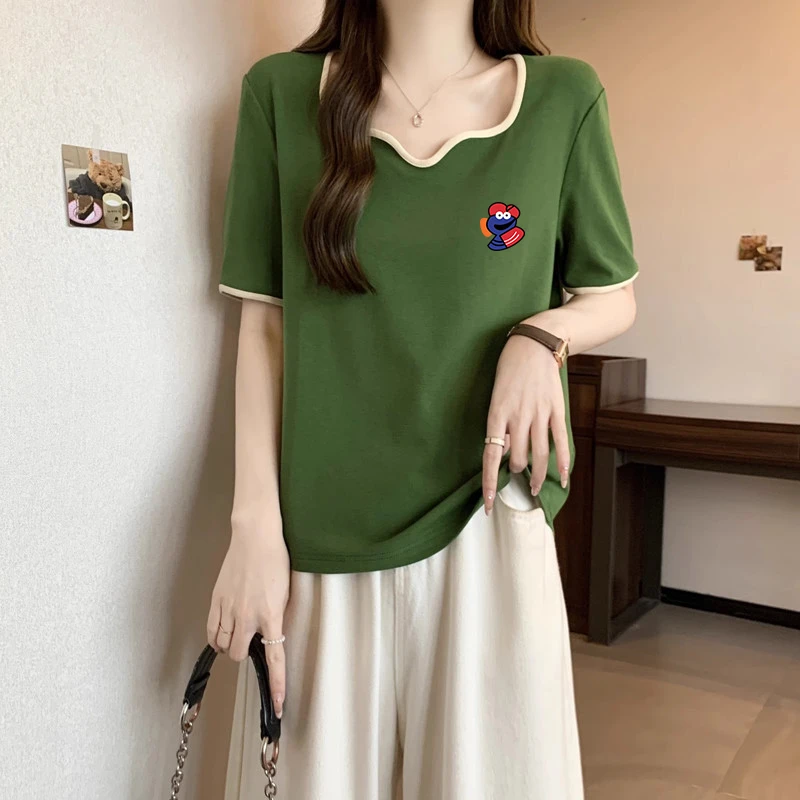 大码胖mm设计感小众撞色短袖T恤女夏季新款修身显瘦印花方领上衣