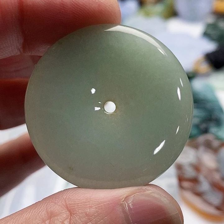 翡翠未镶嵌颈饰平安扣