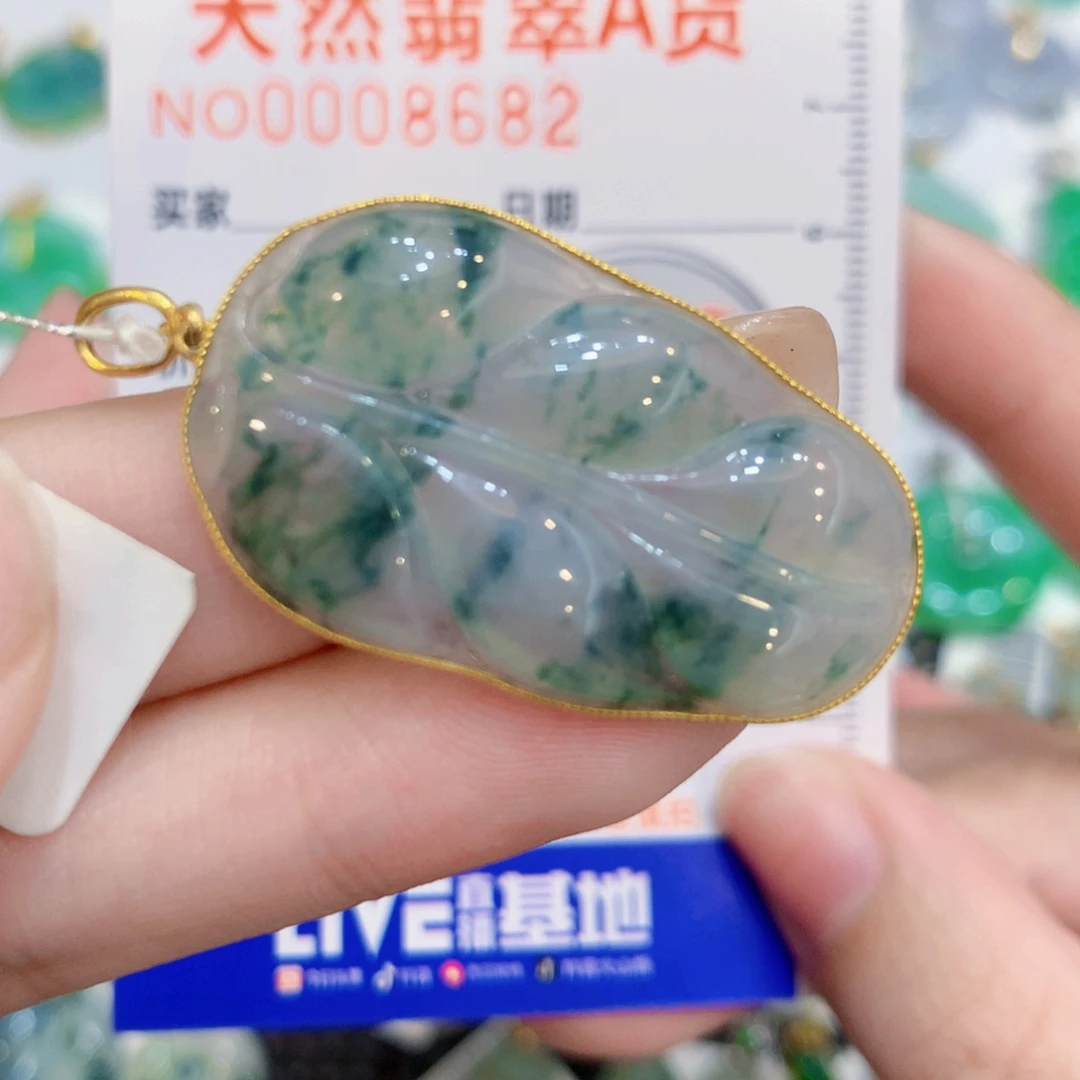 颈饰18K金镶嵌翡翠叶子