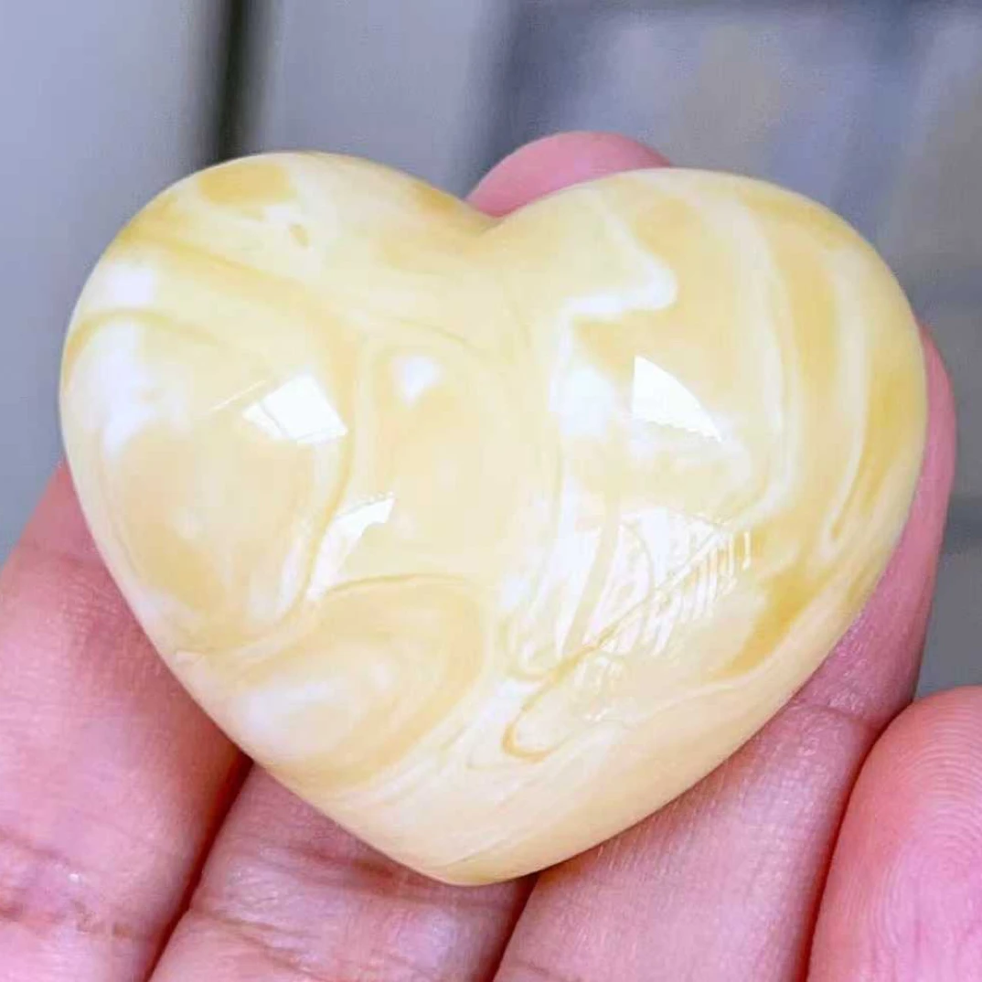 蜜蜡浓白吊坠，瓷白溶洞妖花