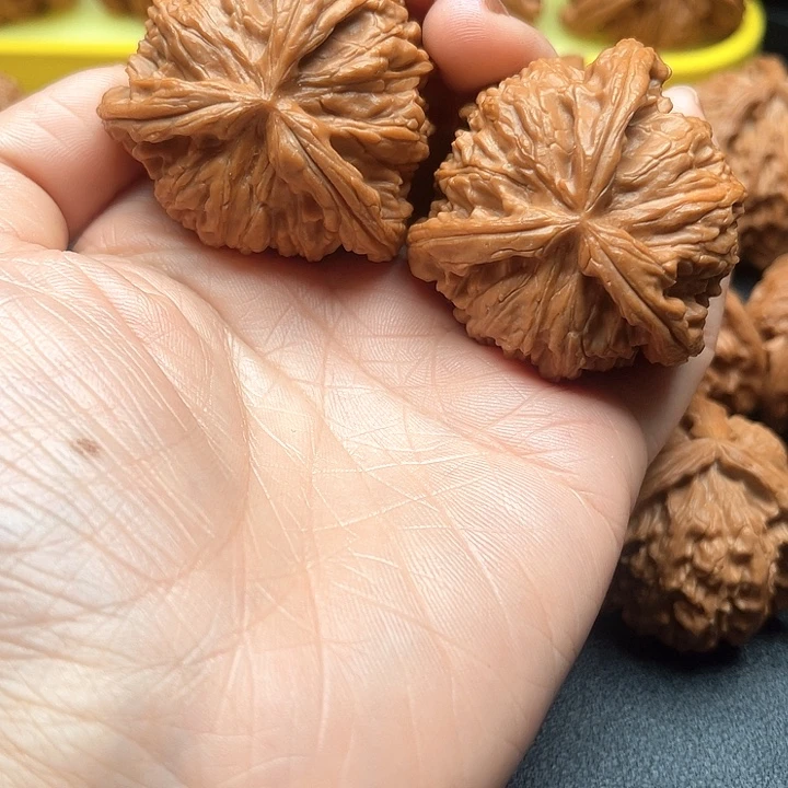 彬***子核桃43尺白狮子拼接三棱