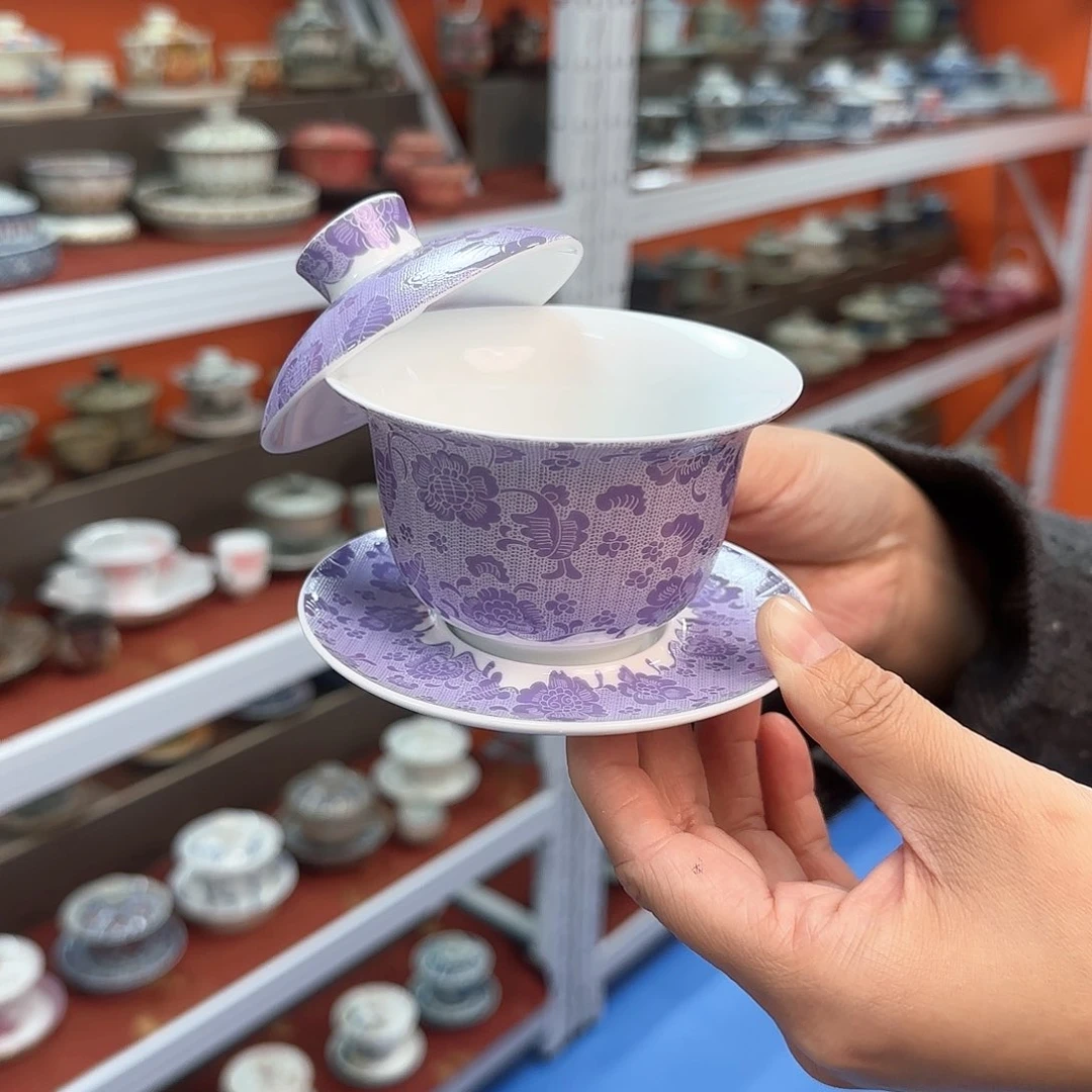 他在这里我很担心她知道