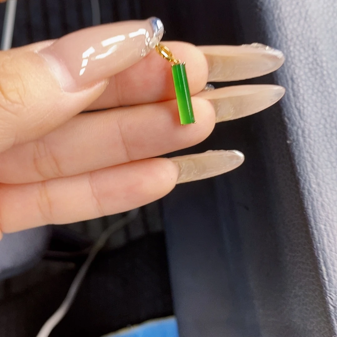 翡翠18K金镶嵌颈饰翡翠