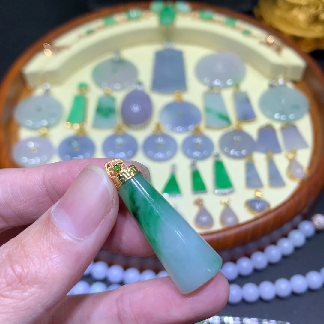 翡翠吊坠(不含链)18K金镶嵌