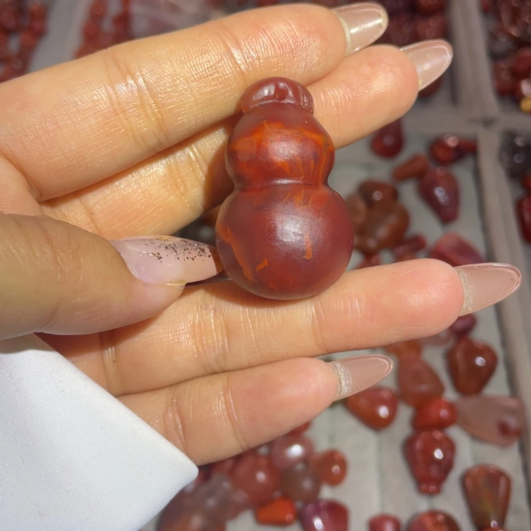 南红玛瑙吊坠未镶嵌