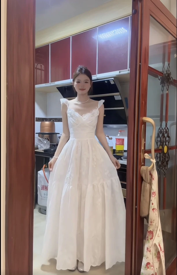 白色纯欲性感小众设计宽松新款甜美气质小清新温柔显瘦超仙连衣裙