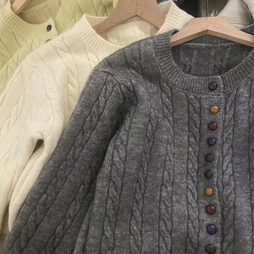 Y T原创（麻花彩扣螺纹针织开衫外套新款秋外搭洋气女装上衣）