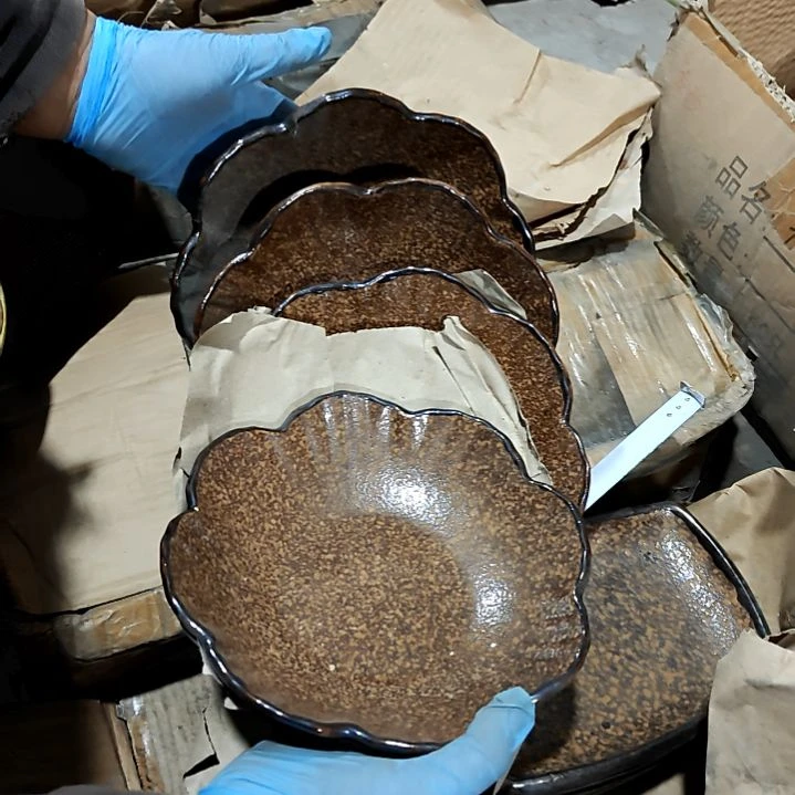 摆件盘子碗茶壶啥都有