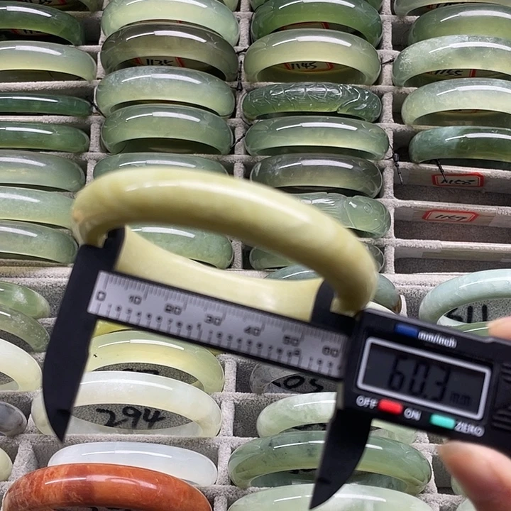 未镶嵌蛇纹石玉手镯288