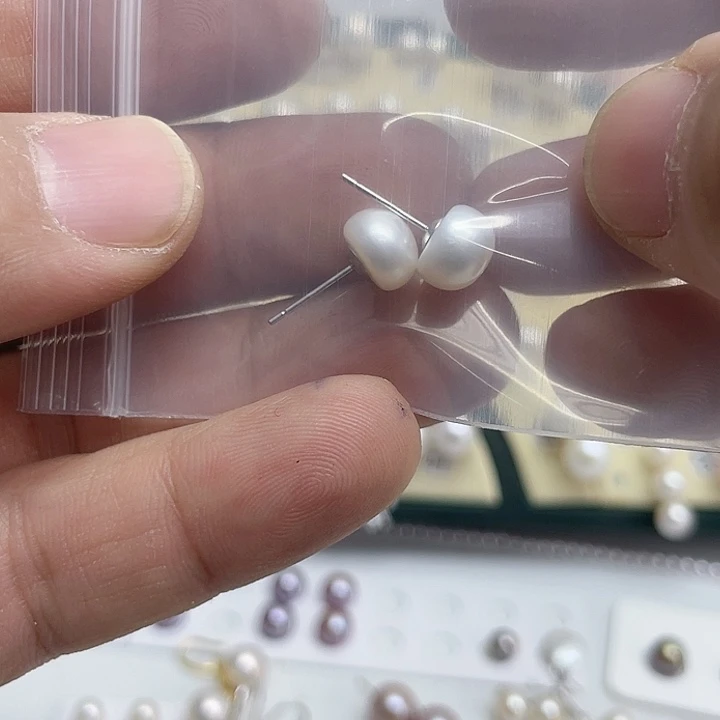 淡水珍珠银S925镶嵌耳饰