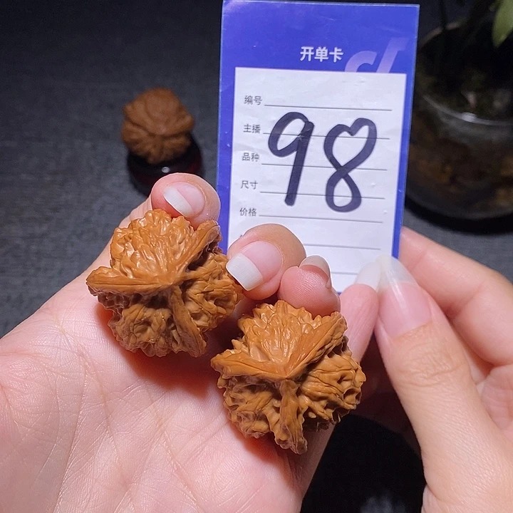 文玩核桃把件盘山三棱33左右