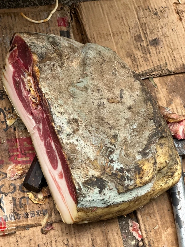 贵州户外赶集火腿肉
