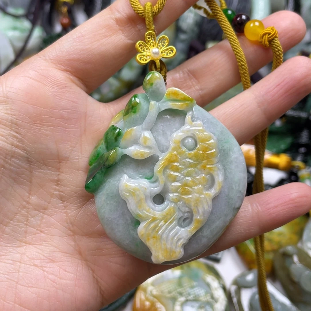 翡翠颈饰未镶嵌文**暖牌子