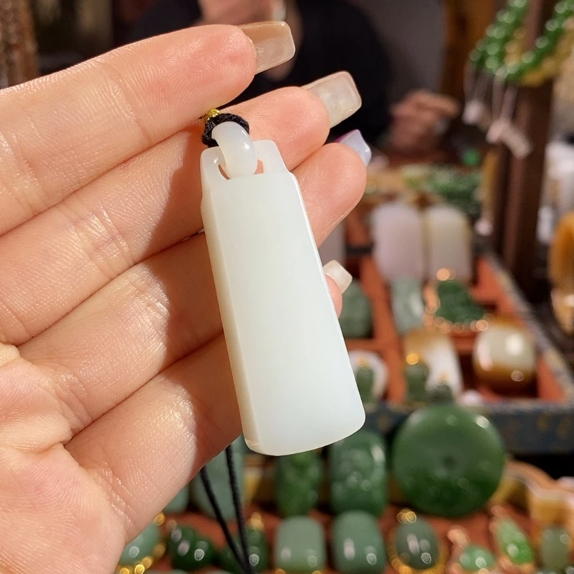 【闪购商品】吊坠(赠链)未镶嵌和田玉