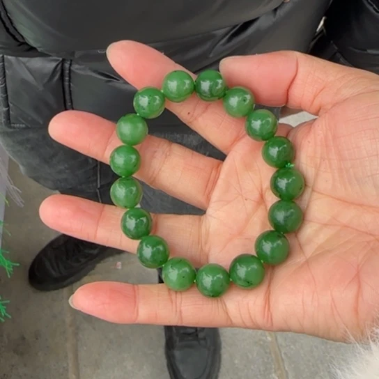 和田玉手链未镶嵌俄罗斯卡12辣绿色，微点