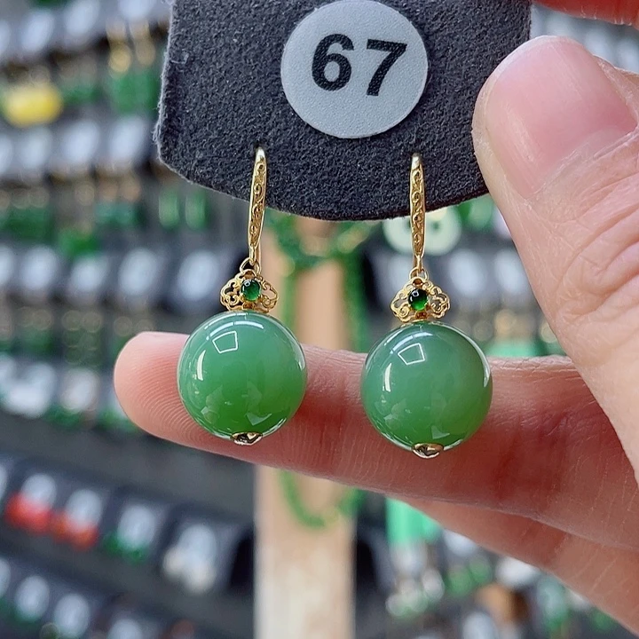 18K金镶嵌和田玉耳饰