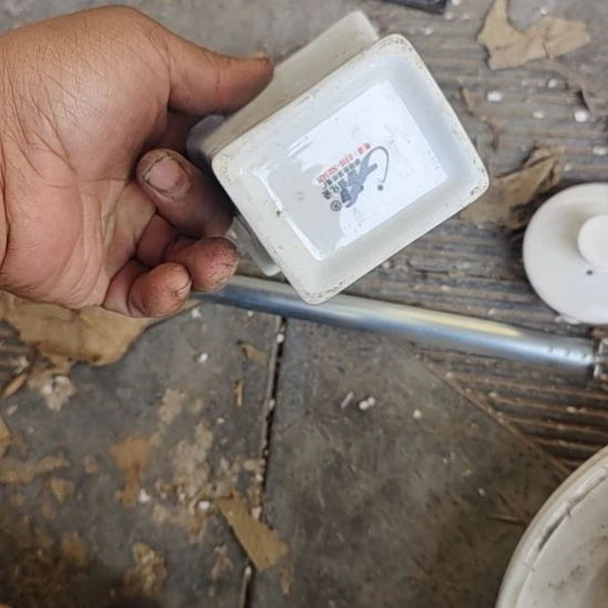 瓷发两个笔筒，当花插都可以