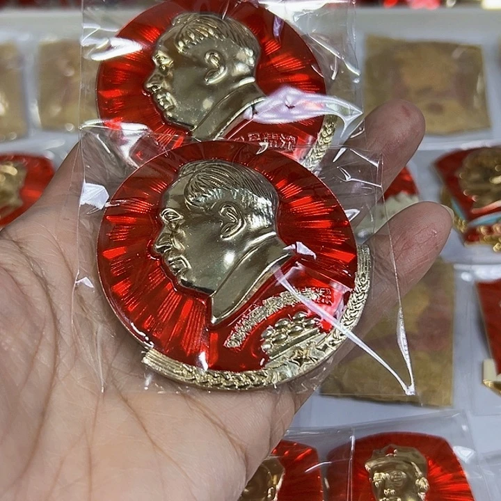 其他普通金属李*纪念章。纪念章