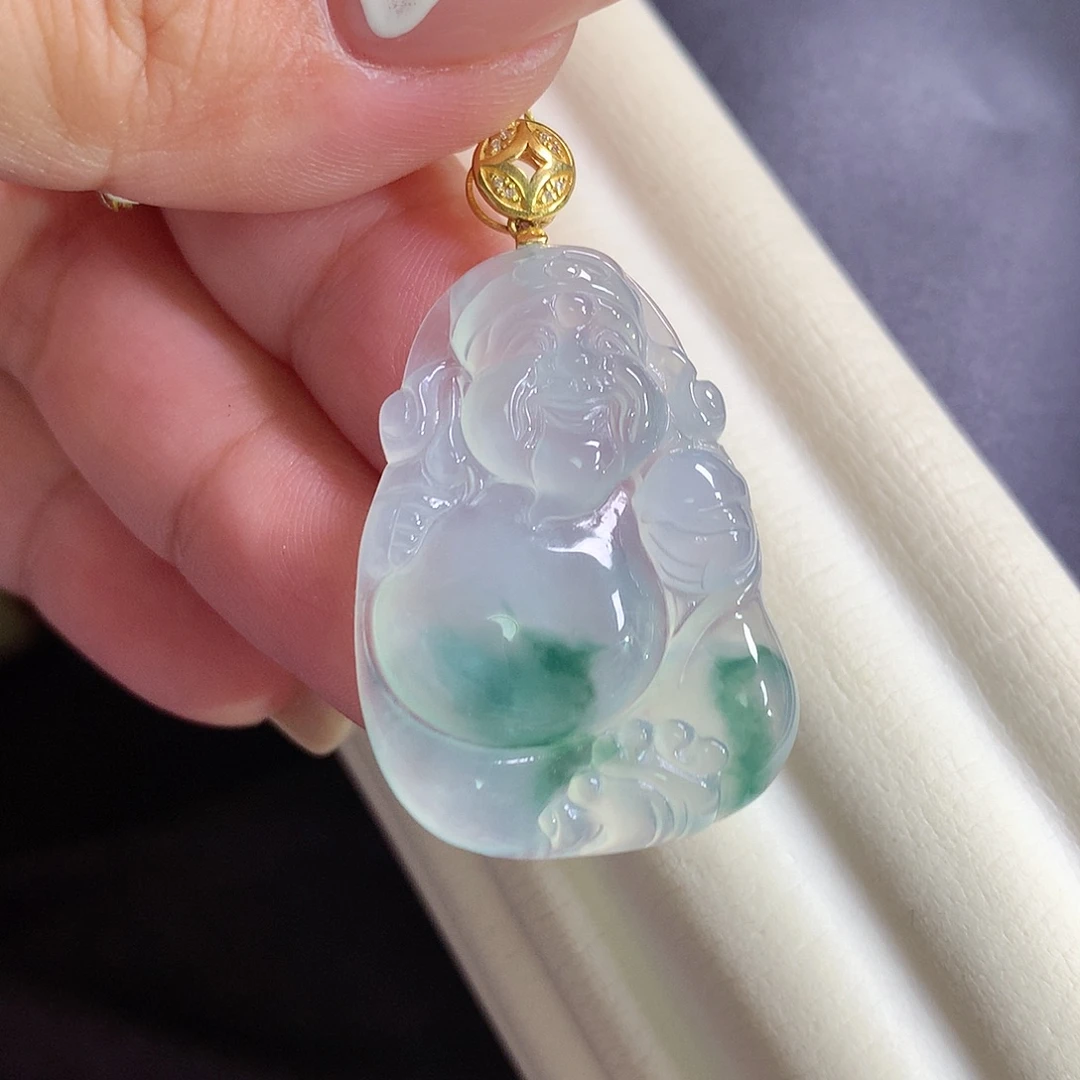 翡翠18K金镶嵌颈饰财神