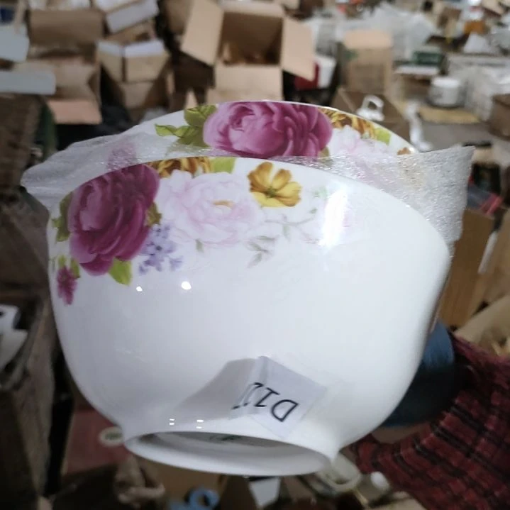 摆件盘子碗茶壶啥都有