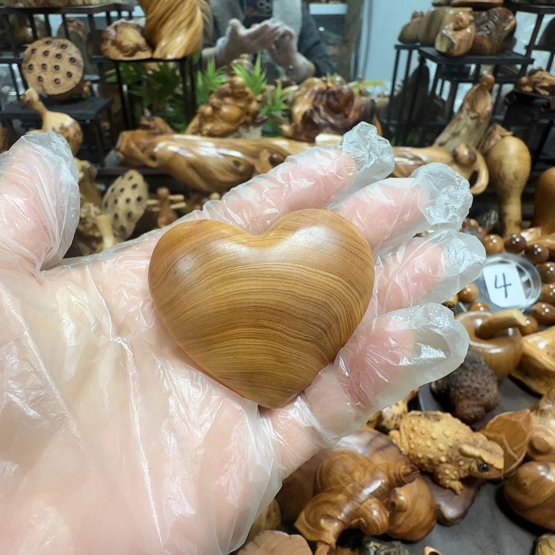 柏木（崖柏）太行崖柏陈化黑油闻香爱心手把件