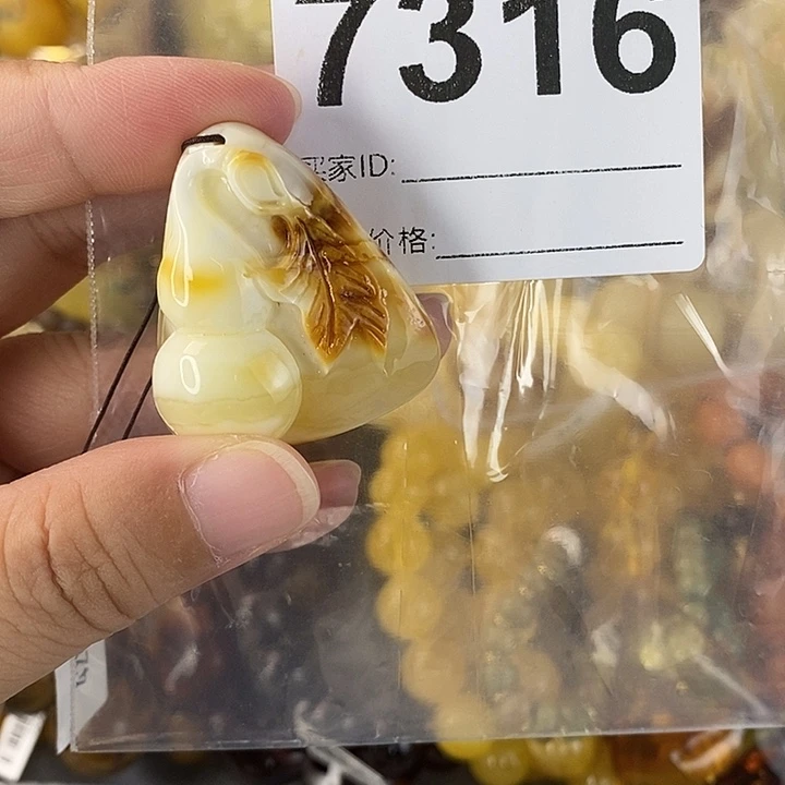 蜜蜡未镶嵌珠宝奇石