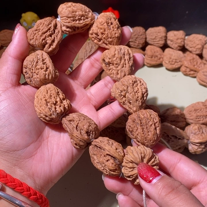 拔***的文玩核桃手串…………
