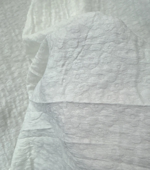 【立体浮雕提花小梅花白色】可做西服，旗袍，裤子，连衣裙时装面料
